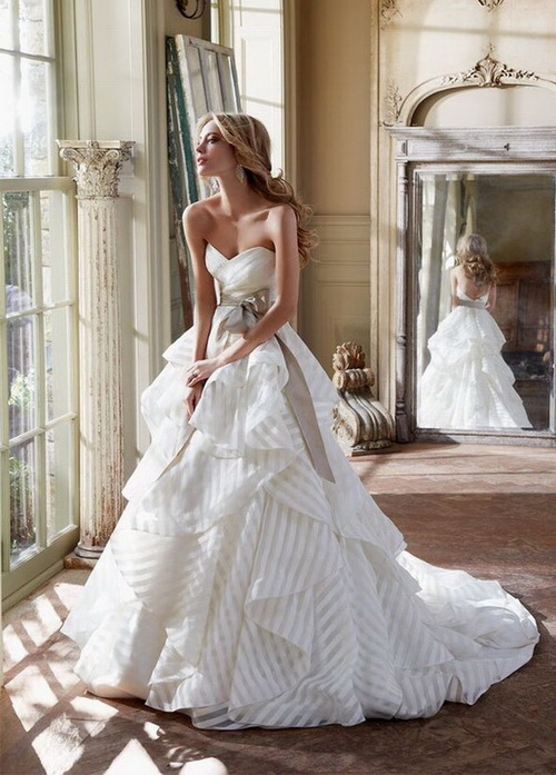 Bride in white: когда зародилась традиция надевать белое платье на свадьбу?