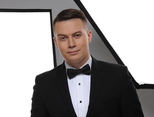 Ведущий Денис Курьян