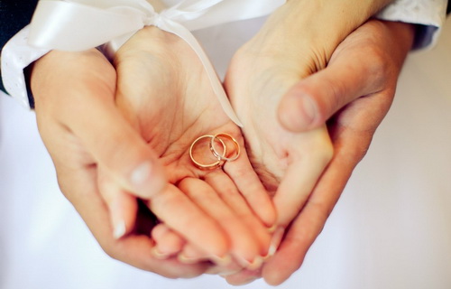 Выбираем обручальное кольцо