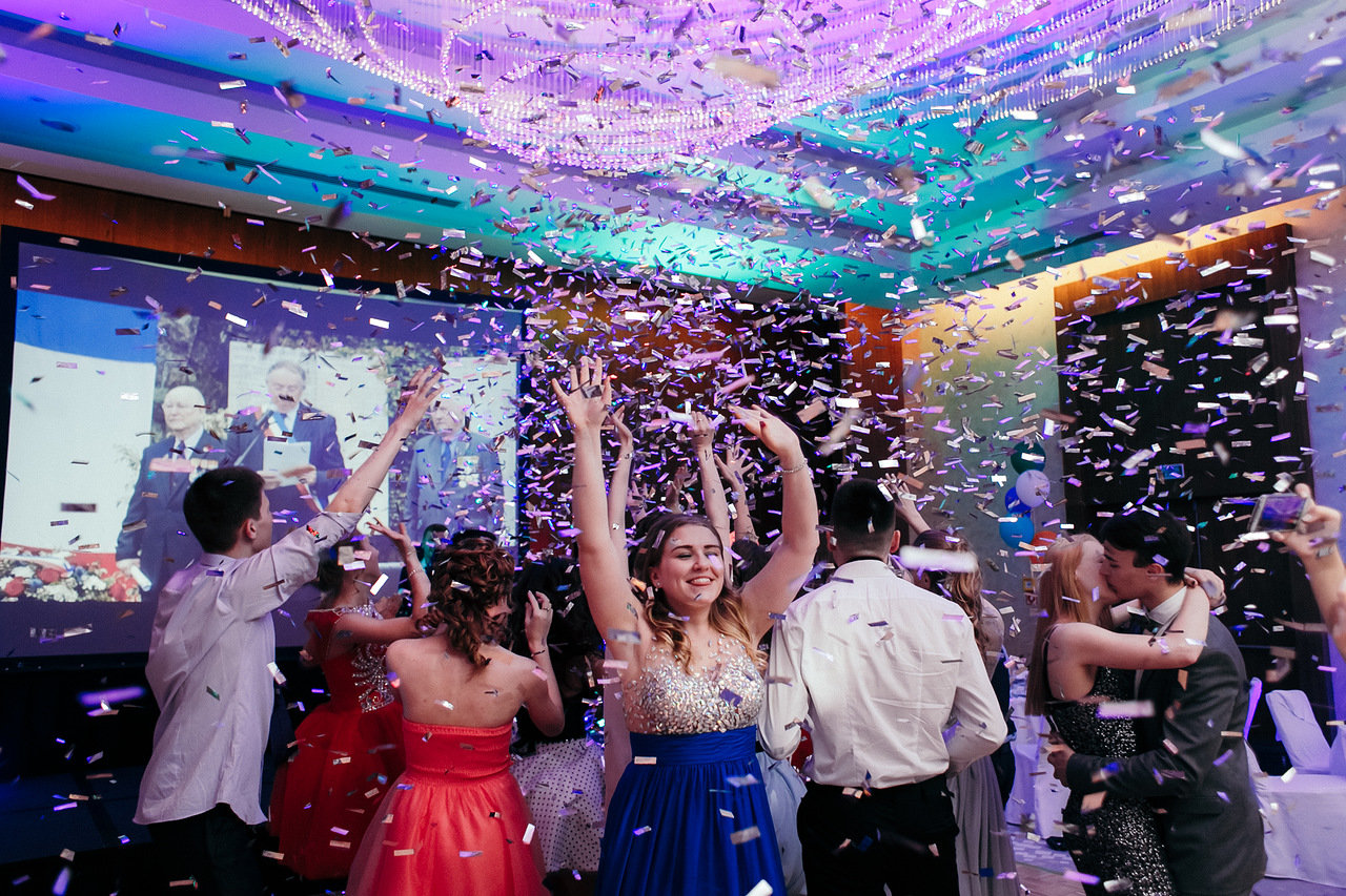 выстрел конфетти