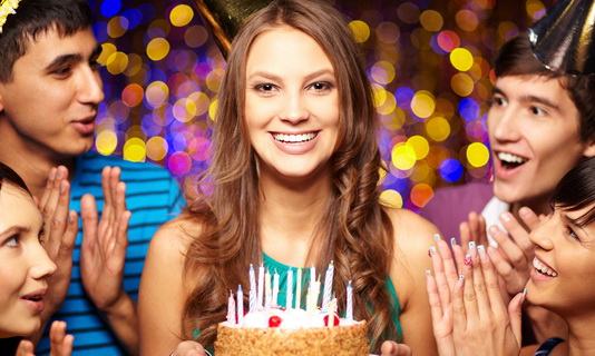 СМС поздравления с днем рождения (прикольные короткие) женщине