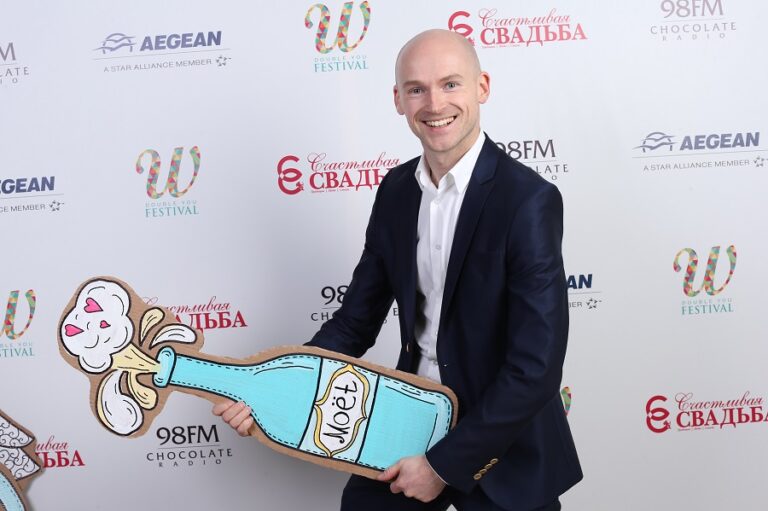 Фотозона из картона. Арткартон