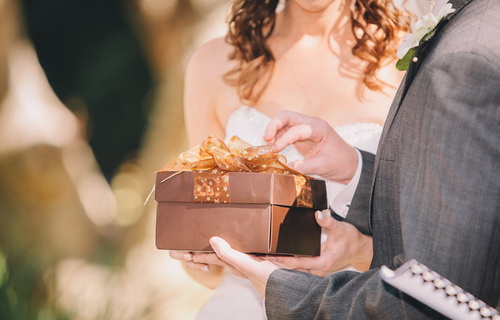 Как выбрать подарок на свадьбу?