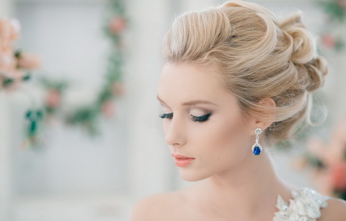 Прическа на волосы средней длинны