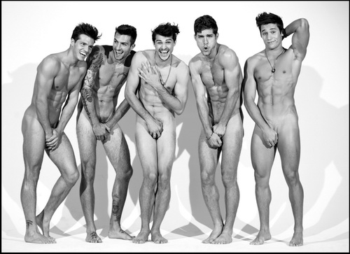 В Японии празднуют День обнаженных мужчин