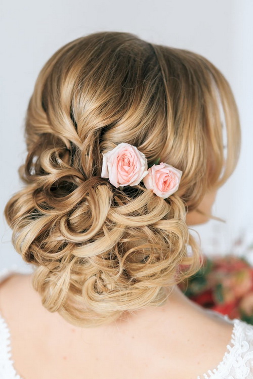 Модные тенденции вечерних укладок для выпускного вечера  